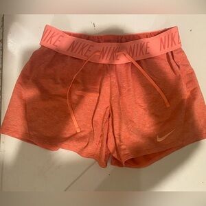 Nikes athletic shorts 
Good condition